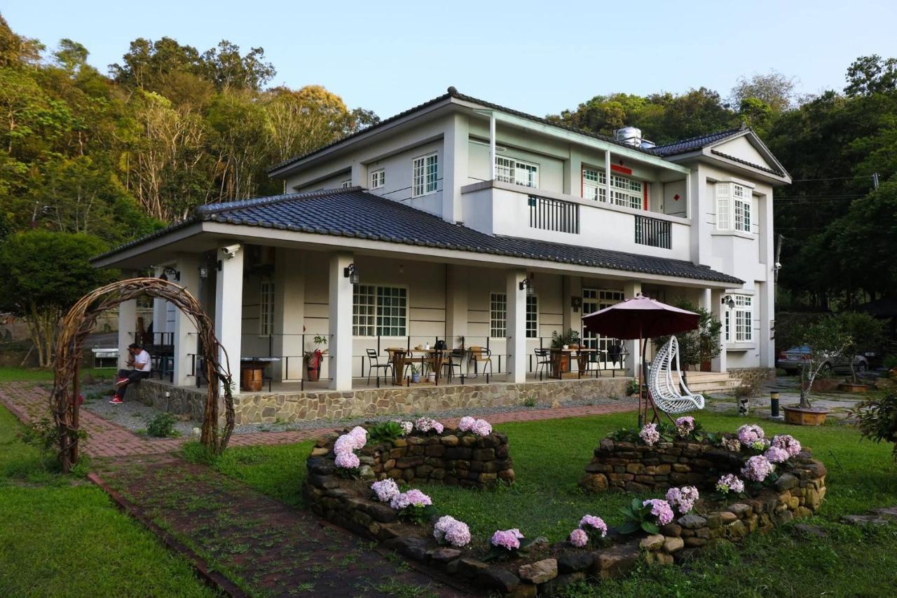 Mountain Gods B&B Nantou Екстериор снимка